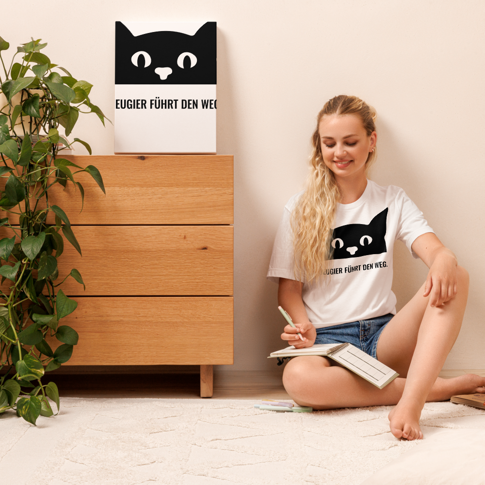 AdventureCat™ – Neugier Edition | Premium T-Shirt